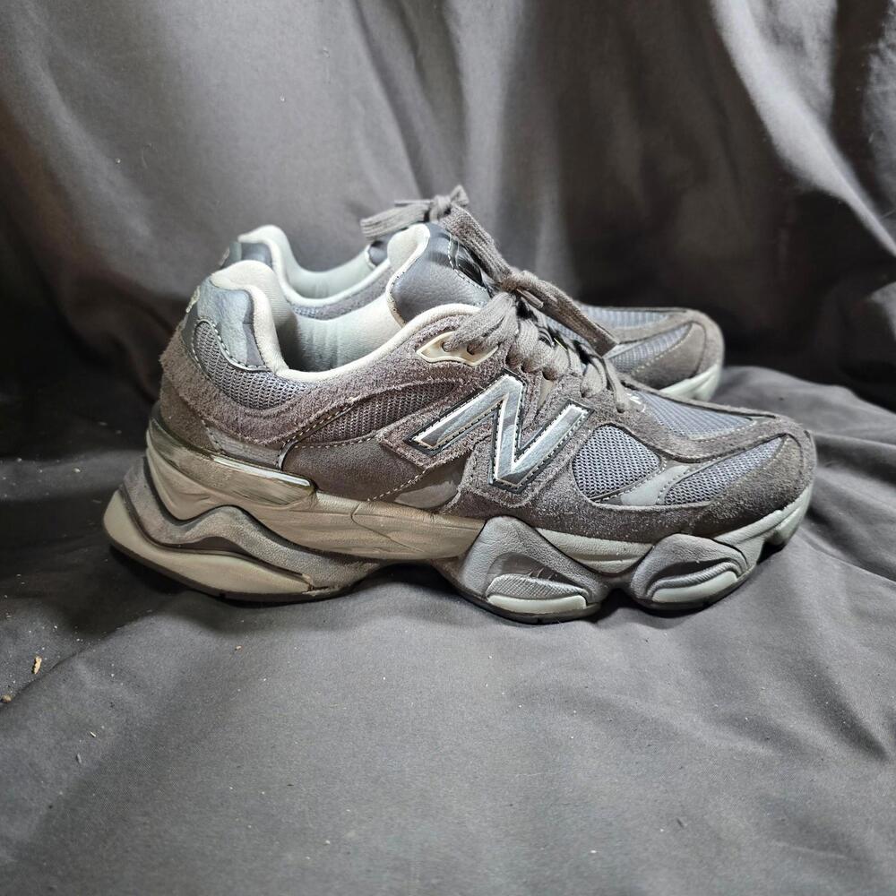 New Balance Gray magnet 9060 Shoes 7.5 - read description!